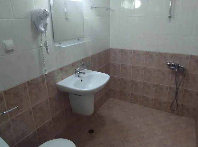 хотел андре 切尔诺莫雷茨